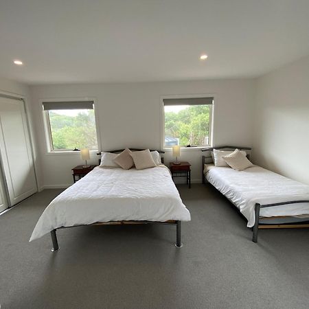 Sandy Point Beach Escape 2 Bedroom Apartment Екстер'єр фото